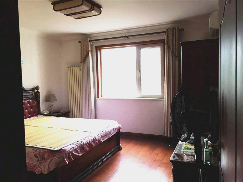 满五唯一 还有200万贷款 用客户的首付款还,看